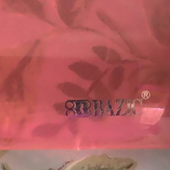 Document or Paper holder red snaps shut good size - Picture 3 of 5